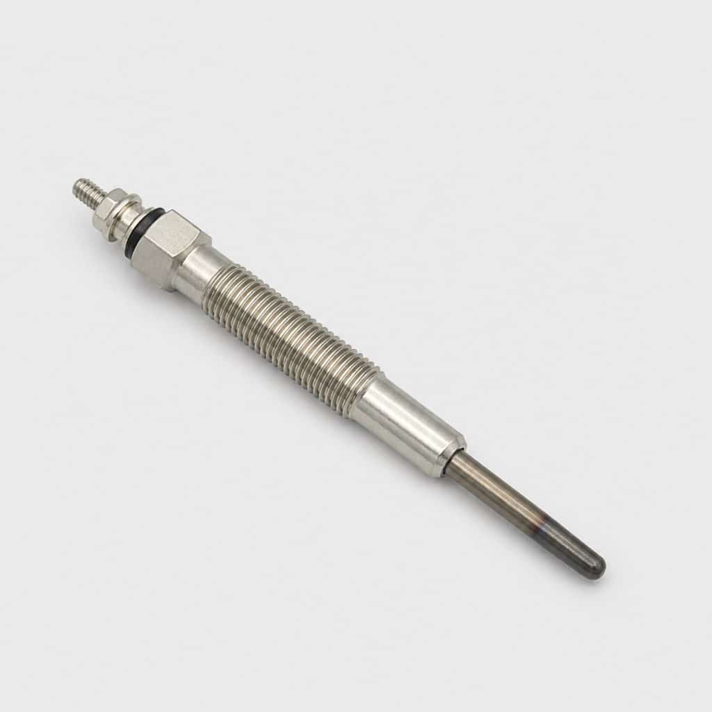 Bougie de préchauffage pour monospace diesel sur fond neutre