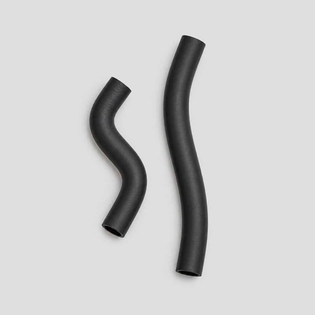 Kit de durites de refroidissement haute et basse présenté en jeu