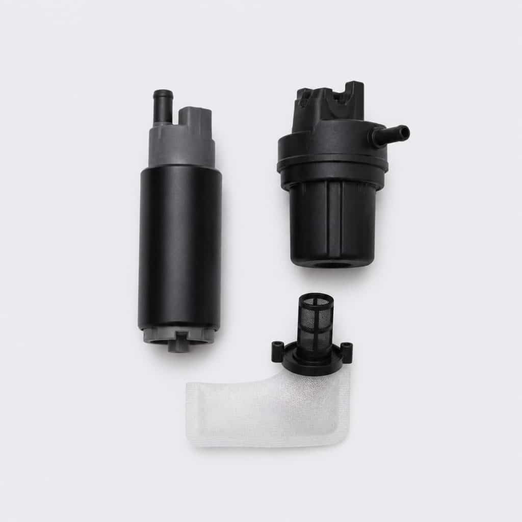 Kit pompe à carburant avec crépine et préfiltre sur fond neutre