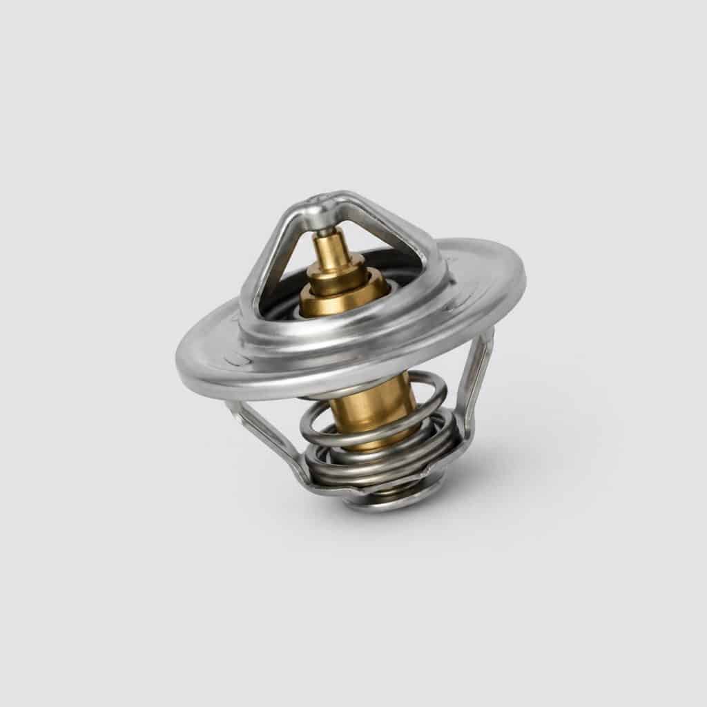 Valve thermostatique économique, vue de face sur fond neutre
