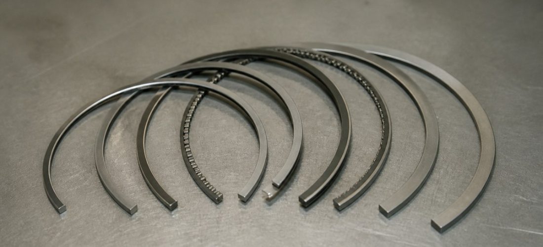 Petites pièces discrètes montées sur chaque piston, les segments jouent un rôle central dans l'étanchéité et le bon fonc